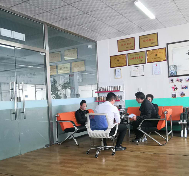 浙江溫州方總駕車來(lái)許昌智工考察并現(xiàn)場(chǎng)訂購(gòu)電磁炒板粟機(jī) 浙江溫州方總駕車來(lái)許昌智工考察并現(xiàn)場(chǎng)訂購(gòu)電磁炒板粟機(jī)