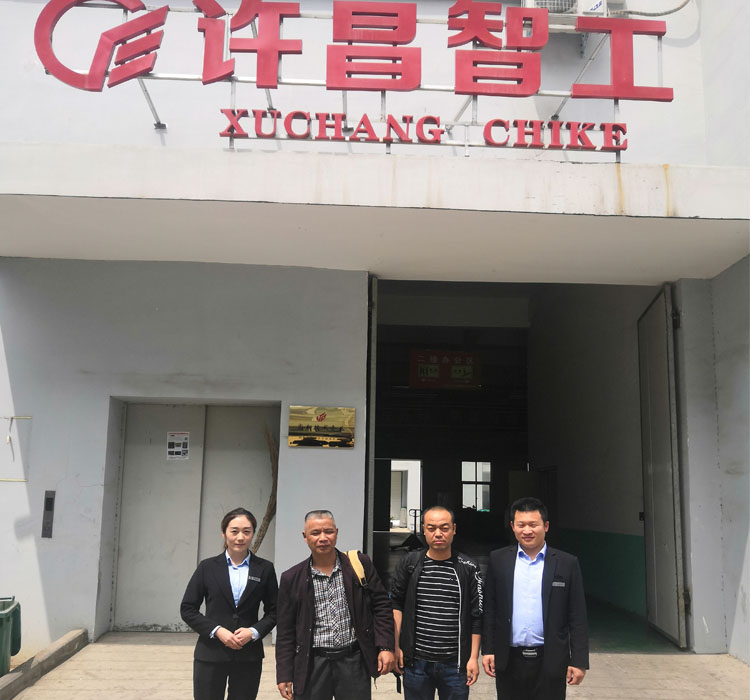 湖南邵陽(yáng)客戶吳老板來(lái)許昌智工實(shí)地考察并現(xiàn)場(chǎng)訂購(gòu)流水線電磁炒貨設(shè)備 湖南邵陽(yáng)客戶吳老板來(lái)許昌智工實(shí)地考察并現(xiàn)場(chǎng)訂購(gòu)流水線電磁炒貨設(shè)備
